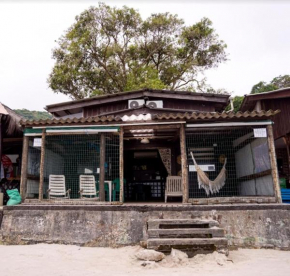 Casa pé na areia na Ilha do Mel, litoral do Paraná